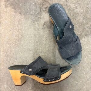 Ugg clogs slides wood‎ heels